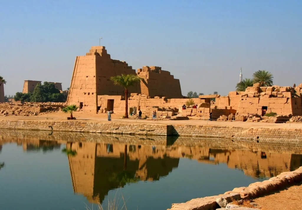 temple-complex-Nile-River-Egypt-Karnak